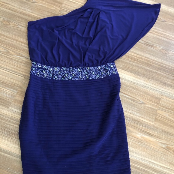 Elegant purple off the shoulder dress - Picture 5 of 9